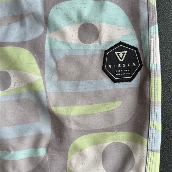 VISSLA Thomas Heinz Geometric Design Men’s 32 Board Shorts - Picture 4 of 8